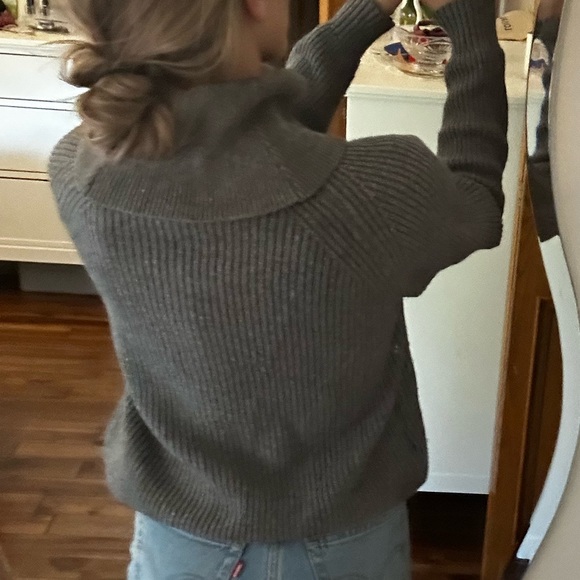 Dark grey turtleneck sweater - Picture 4 of 4